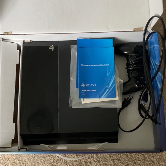 PS4 - Picture 2 of 2